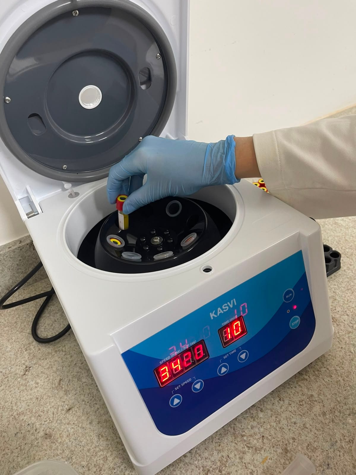 Processamento do material biológico na centrífuga